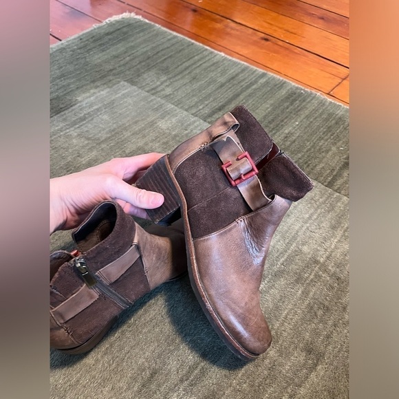 Antelope Brown leather Heeled Booties Red Buckle 38 / 7-7.5 - Picture 6 of 7